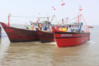 rescue-of-sinking-boat-and-7-fishermen-in-karwar