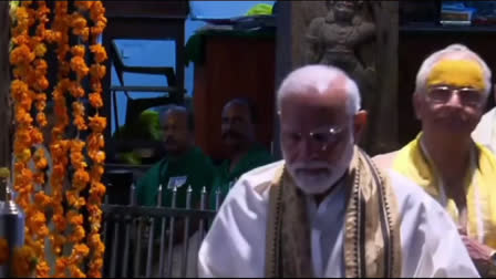 PM Modi at Thriprayar Temple  Thriprayar Shree Ramaswami Temple  തൃപ്രയാര്‍ ക്ഷേത്രത്തില്‍ മോദി  പ്രധാനമന്ത്രി തൃപ്രയാറില്‍