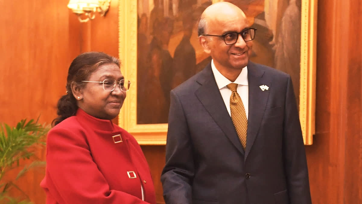 In this image released by Rashtrapati Bhavan on Thursday, Jan. 16, 2025, President Droupadi Murmu with Singapore President Tharman Shanmugaratnam during a banquet hosted by the President in his honour, at the Rashtrapati Bhavan, in New Delhi.