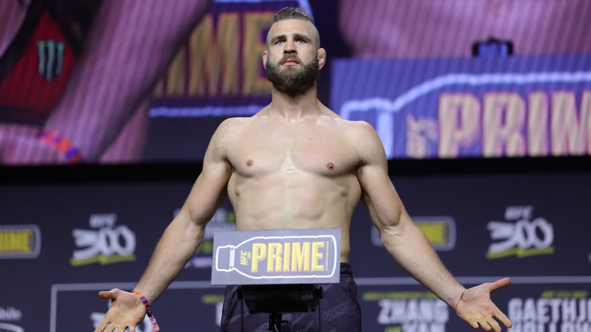 Former UFC light heavyweight champion Jiri Prochazka won hearts as he shaved his head and donated $50,000 in support of his fan battling cervical cancer.