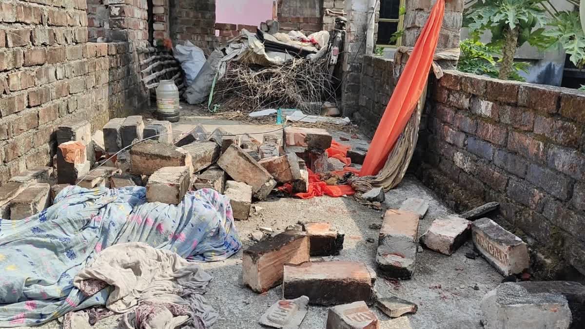 WALL COLLAPSED IN DIAMOND HARBOUR