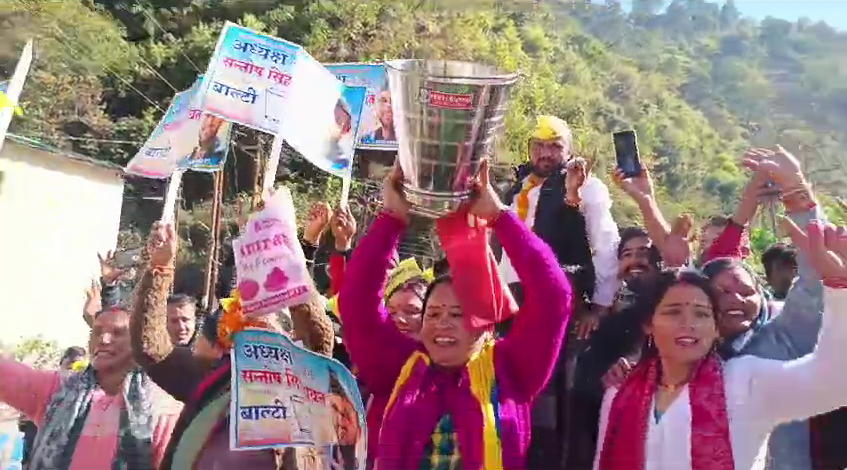 Rally of independent candidate Santosh Rawat