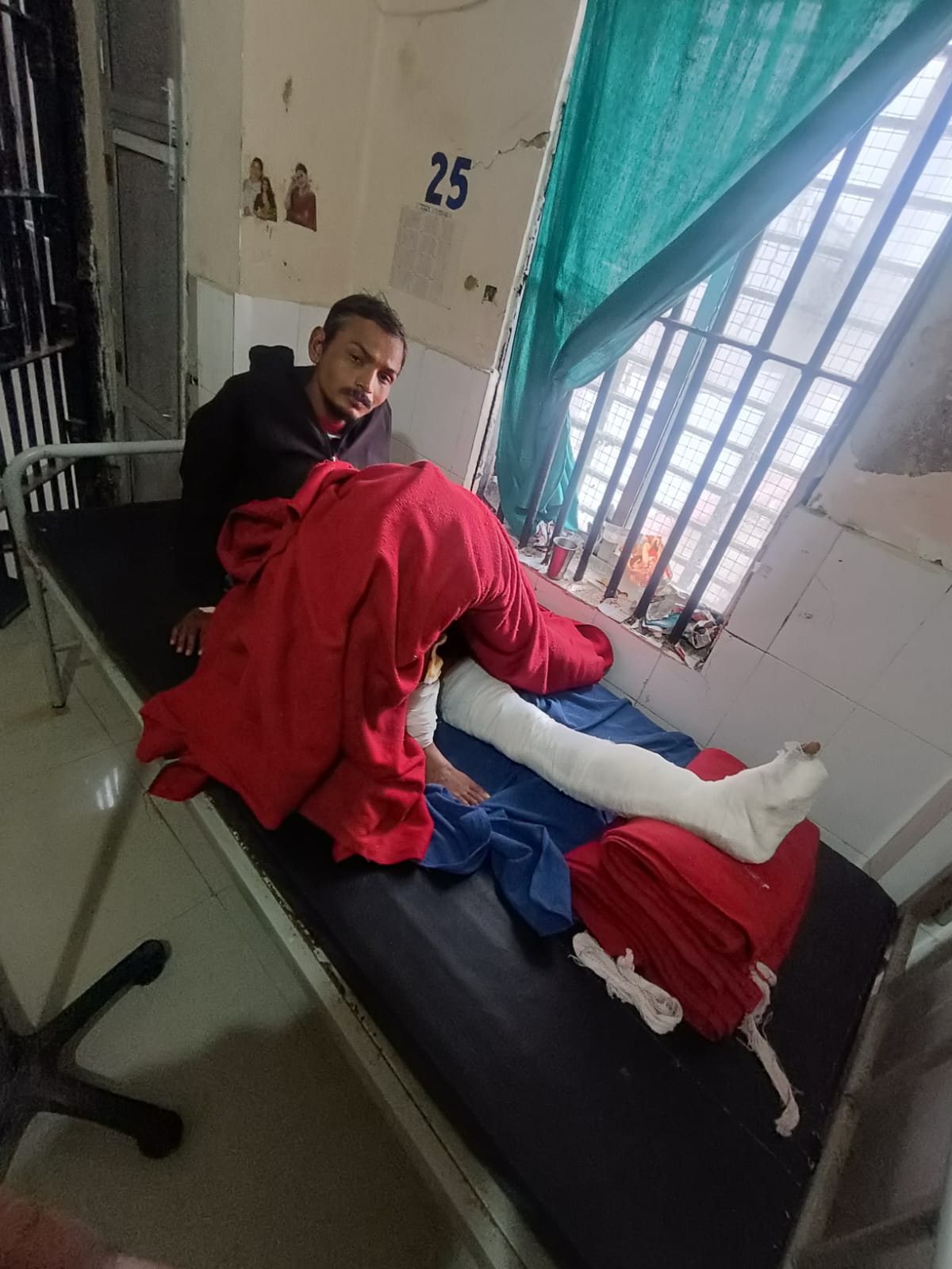 Naxalite Sultan broke his leg