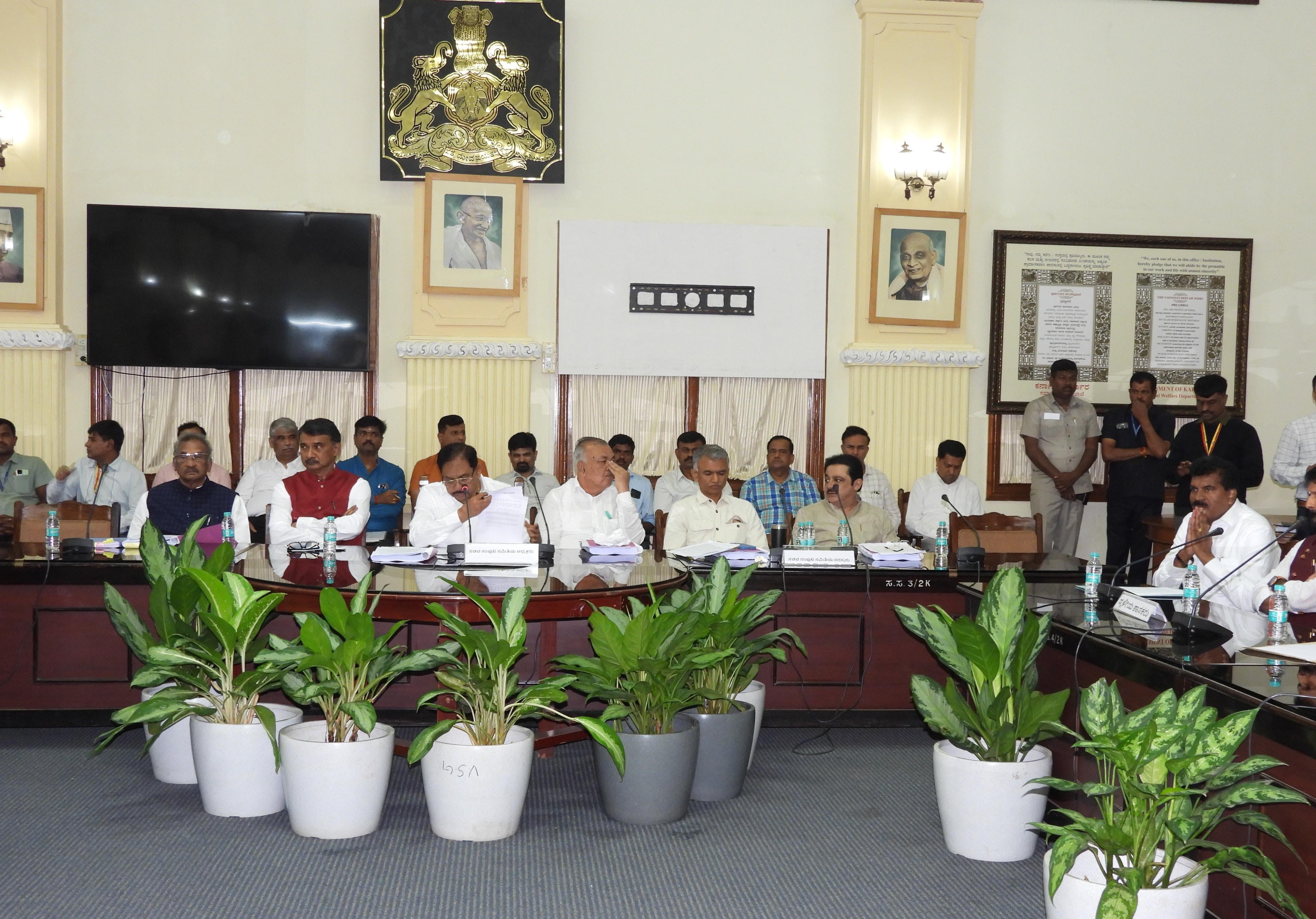 Home Minister holds meeting with Chikkamagaluru leaders regarding Dattatreya Baba Budangiri Dargah controversy