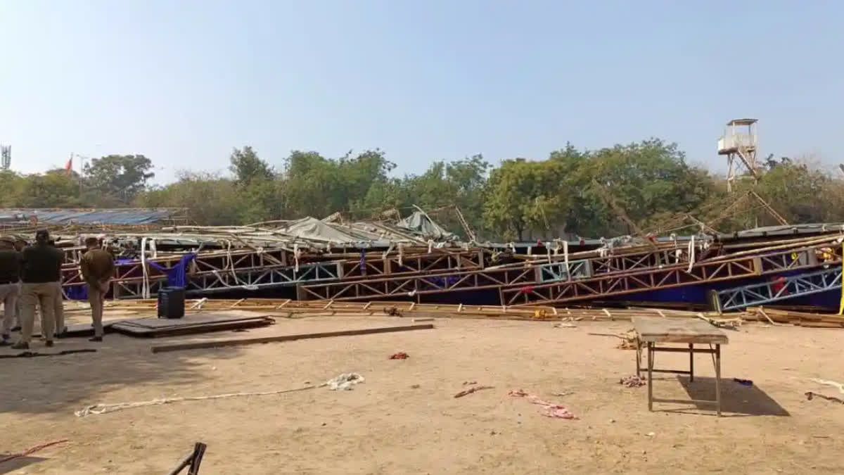 Pandal collapsed in Jawaharlal Nehru Stadium, 10 to 12 people buried