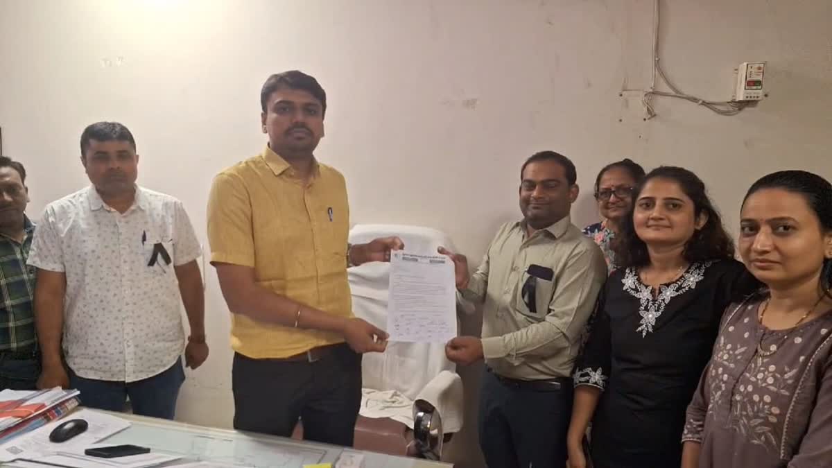 talatis-gave-a-letter-of-appeal-to-kamrej-taluka-development-officer-regarding-the-old-pending-claim