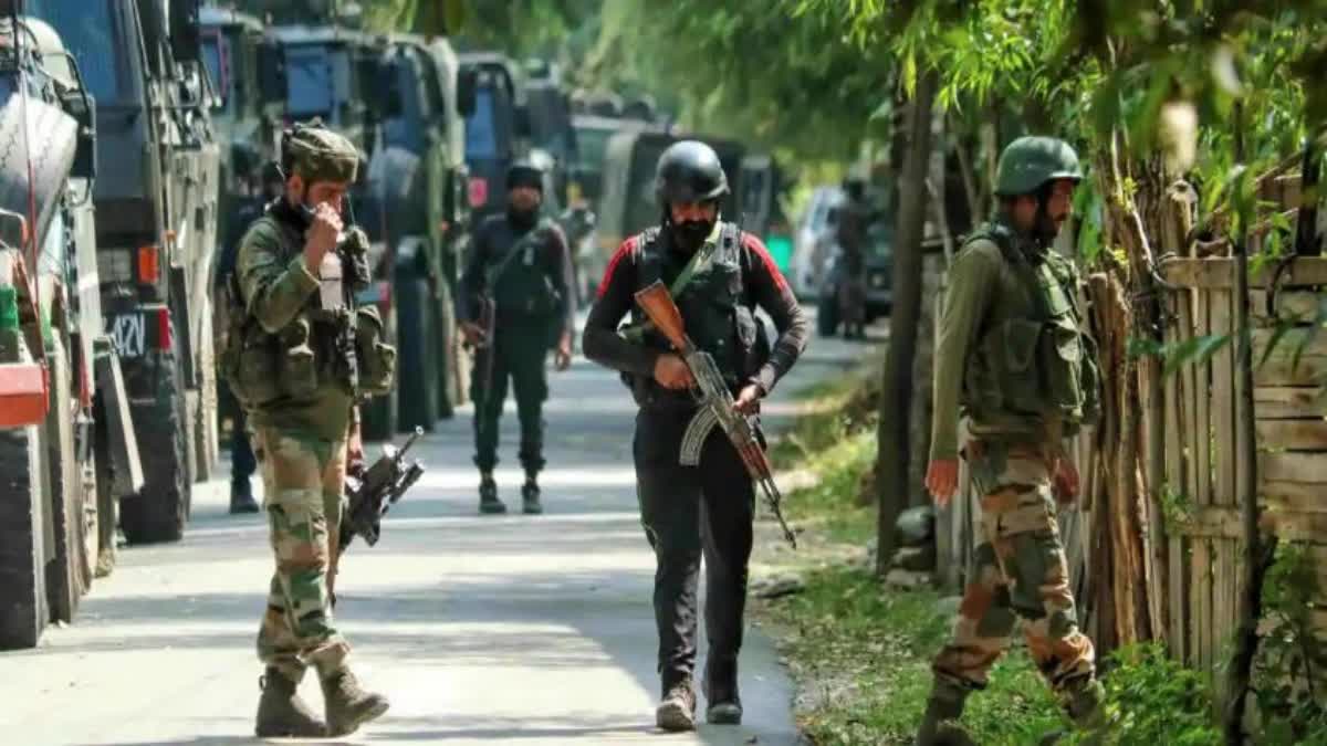 Militant Associate Arrested with Arms in Kupwara