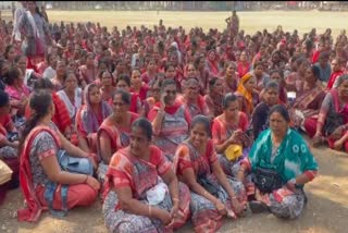 protest-by-800-anganwadi-workers-at-navsari