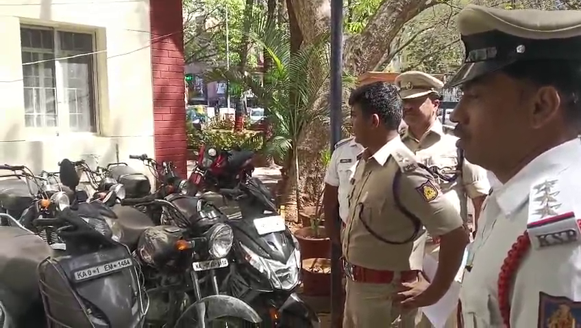 Bengaluru police  drivers pending fine Bengaluru  ബെംഗളൂരു പൊലീസ്  പിഴ അടയ്‌ക്കാത്തതിനെതിരെ പൊലീസ്  Bengaluru traffic