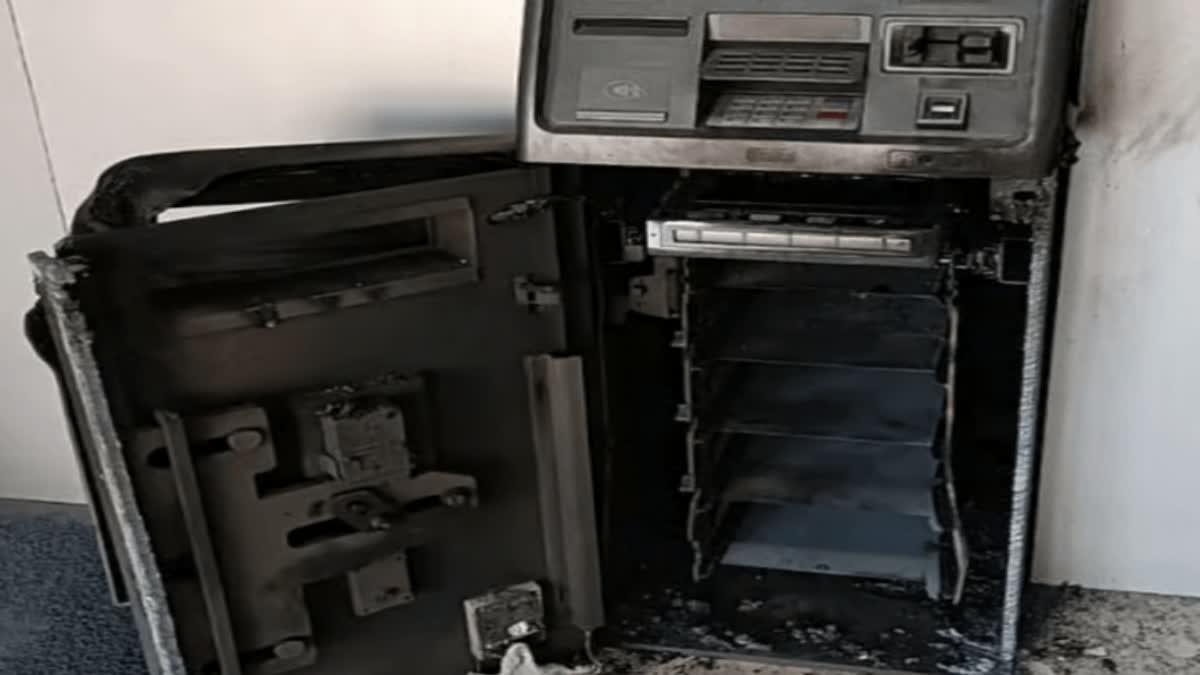 दोन बँकांची एटीएम फोडून चोरट्यांनी १७ लाखांची रोकड केली लंपास