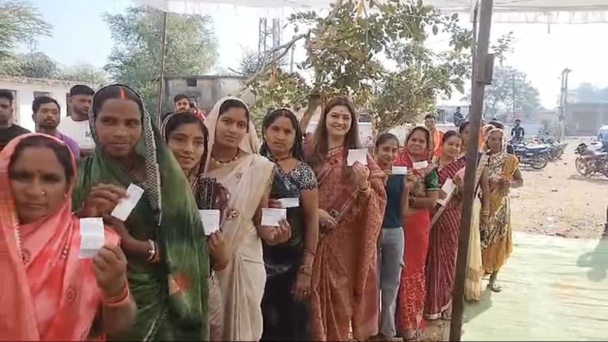 Pandaria MLA Bhavna Vohra cast vote