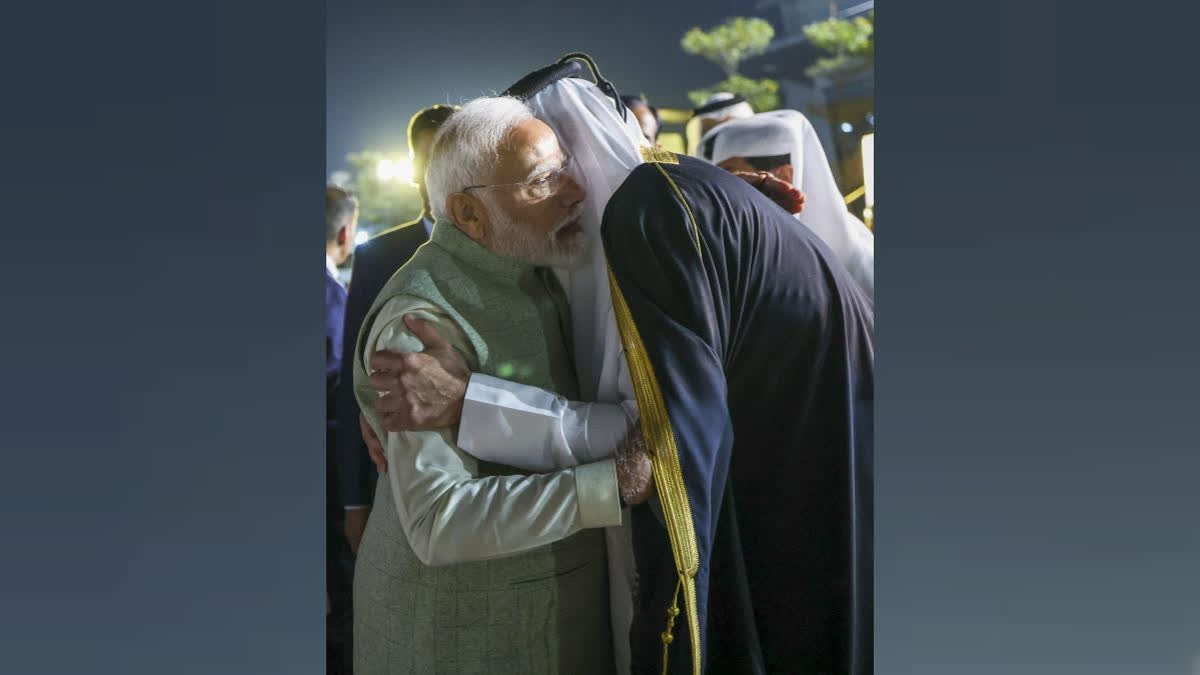 PM Modi Receives Amir Of Qatar At Airport