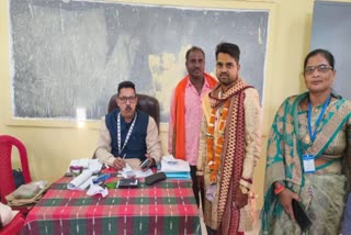 GROOM VOTES FOR PANCHAYAT POLLS