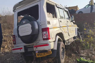 Four persons died while as many sustained critical injuries after an SUV they were travelling in fell into a ditch on Muda hill in Sidhi district of Madhya Pradesh