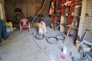 WOMAN MAKING PUNCTURE IN PALAMU