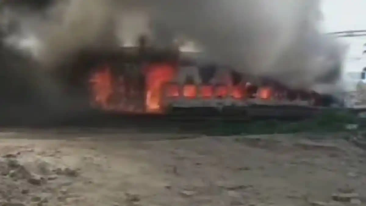 Gas Cylinder Blast In Train Bogie  Fire In Train Compartment  Fire At Ambala Railway Station Haryana