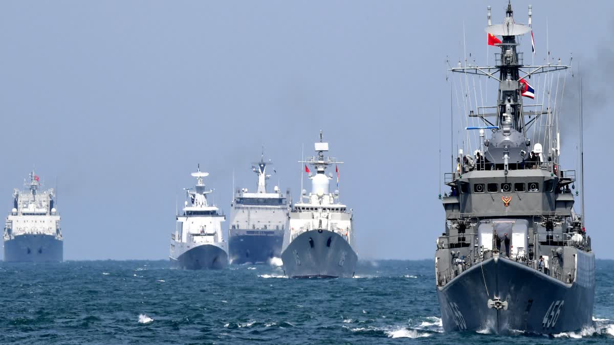 Indian Navy forces 35 pirates from Somalia to surrender (photo IANS)