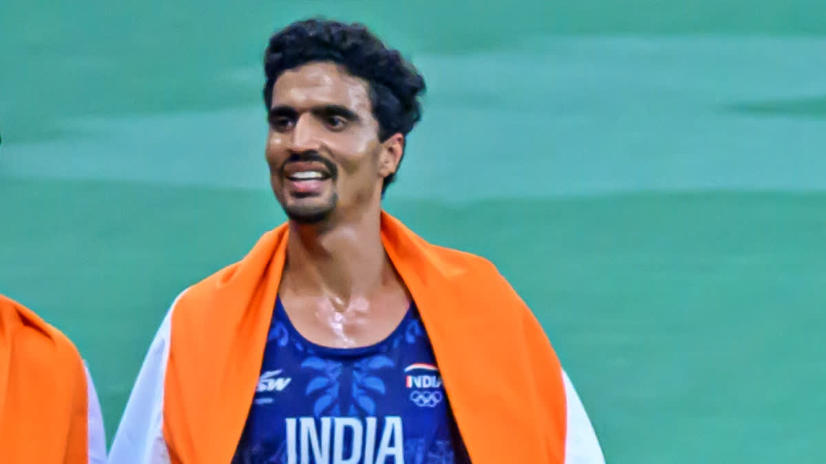 Indian athlete Gulveer Singh, who is the Asian Games bronze medallistm, shattered a 16-year-old national record in the men's 10000m to finish second in his heat by finishing the race in just 27.81.41 minutes at The Ten in San Juan Capistrano in California.