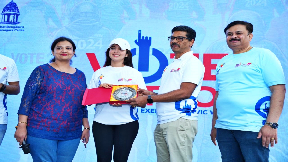 Actress Pranita Subhash participated in the walkathon jatha program.