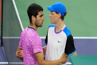 Spanish tennis professional Carlos Alcaraz ended his rival Italian Jannik Sinner's 19-match winning spree by defeating him by 1-6,6-3, 6-2 in the semi-final at BNP Paribas Open at Indian Wells in California on Saturday. With this win, Alcaraz has now secured his place in the finale of the prestigious tournament.