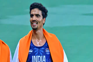 Indian athlete Gulveer Singh, who is the Asian Games bronze medallistm, shattered a 16-year-old national record in the men's 10000m to finish second in his heat by finishing the race in just 27.81.41 minutes at The Ten in San Juan Capistrano in California.