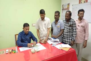 rs-1-lakh-95-thousand-cash-brought-in-vehicle-without-proper-documents-seized-at-dana-pudhur-check-post