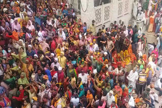 Laddu Mar Holi