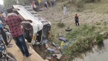 Bemetara Bus overturned