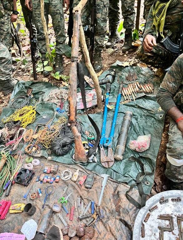 Naxalites arrested in Chaibasa