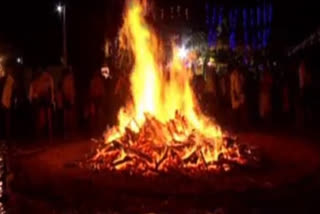 When Flames Fuel Faith! Baggalu Obaleshwara Festival Of Karnataka Village Where People Throw Burning Embers At Each Other