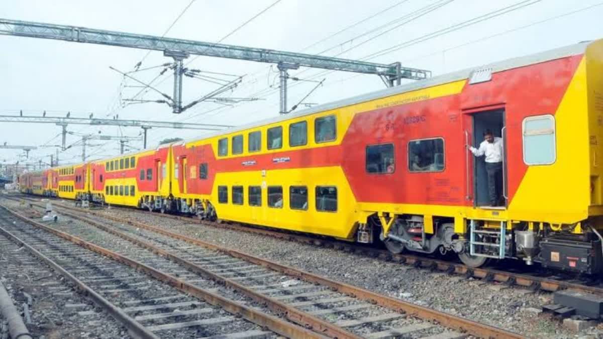 DOUBLE DeCKER  DOUBLE DECKER TRAIN KERALA  KERALA S FIRST DOUBLE DECKER TRAIN  ഡബിള്‍ ഡക്കര്‍ ട്രെയിന്‍