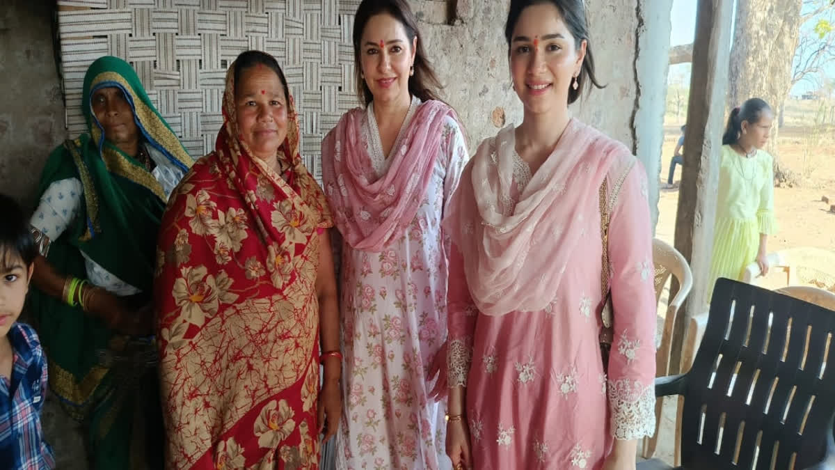 MP: Sachin Tendulkar's wife Anjali, daughter Sara Tendulkar visit tribal villages