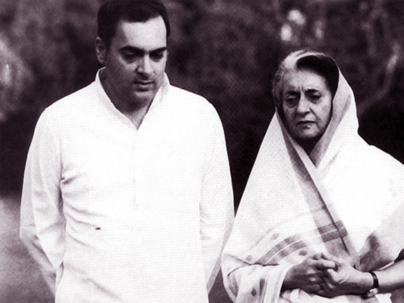 राजीव गांधी और इंदिरा गांधी.