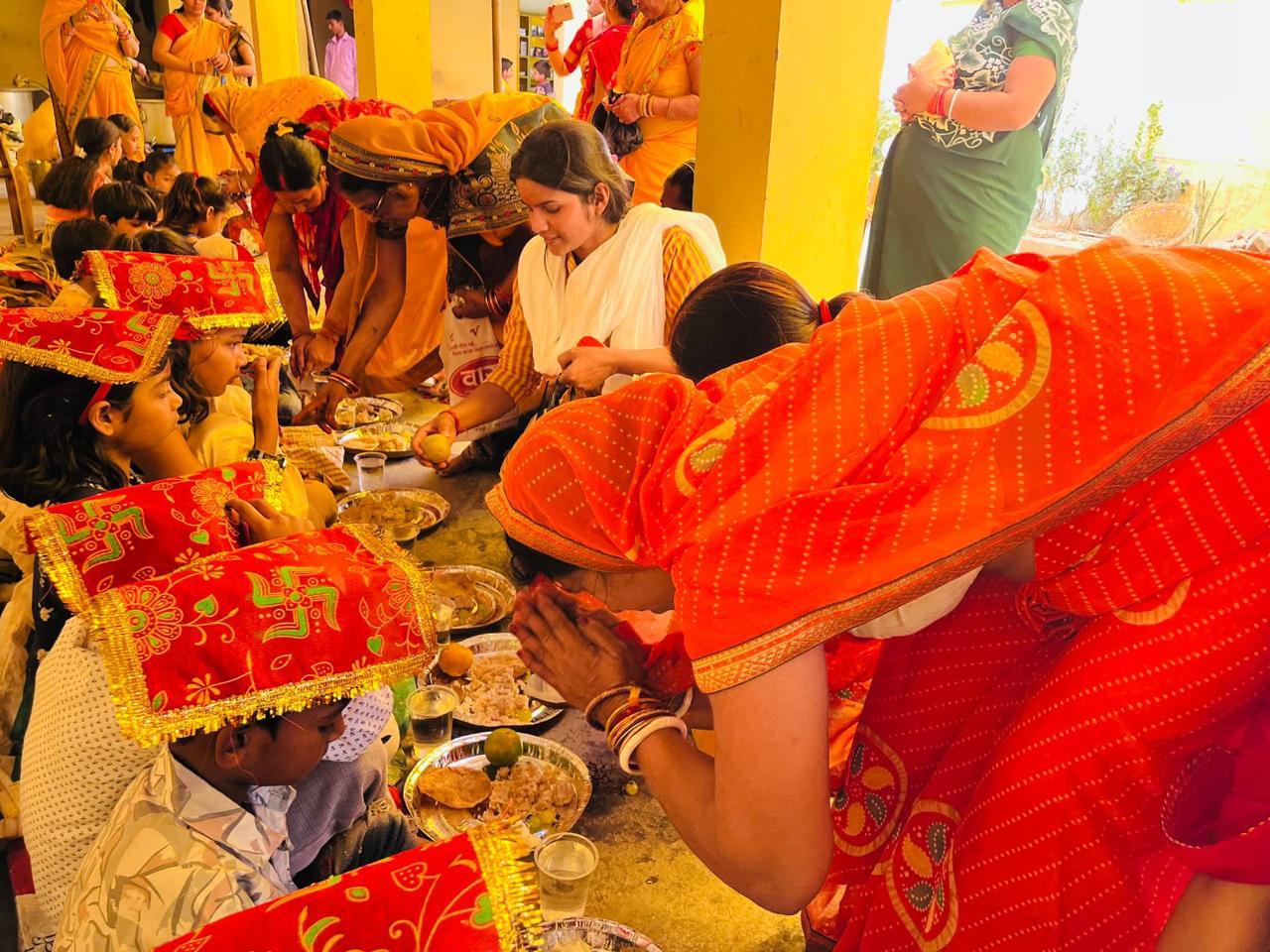 गोपालगंज मंदिर परिसर में कन्या पूजन