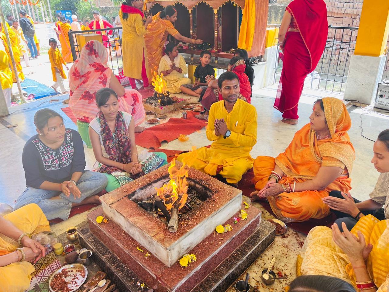 गोपालगंज मंदिर परिसर में हवन