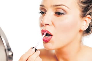 Tips in Telugu For Removing Lipstick Stains From Clothes