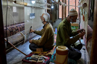 Kashmiri Carpets And Their Weaving In Photos