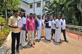 ஆட்சியர் அலுவலகத்தில் மனு அளித்த மாணவியின் தந்தை மற்றும் மக்கள் விடுதலை முன்னணி அமைப்பினர்
