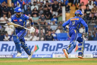 मुंबई इंडियंस ने सनराइजर्स हैदराबाद को 4 विकेट से हराया,