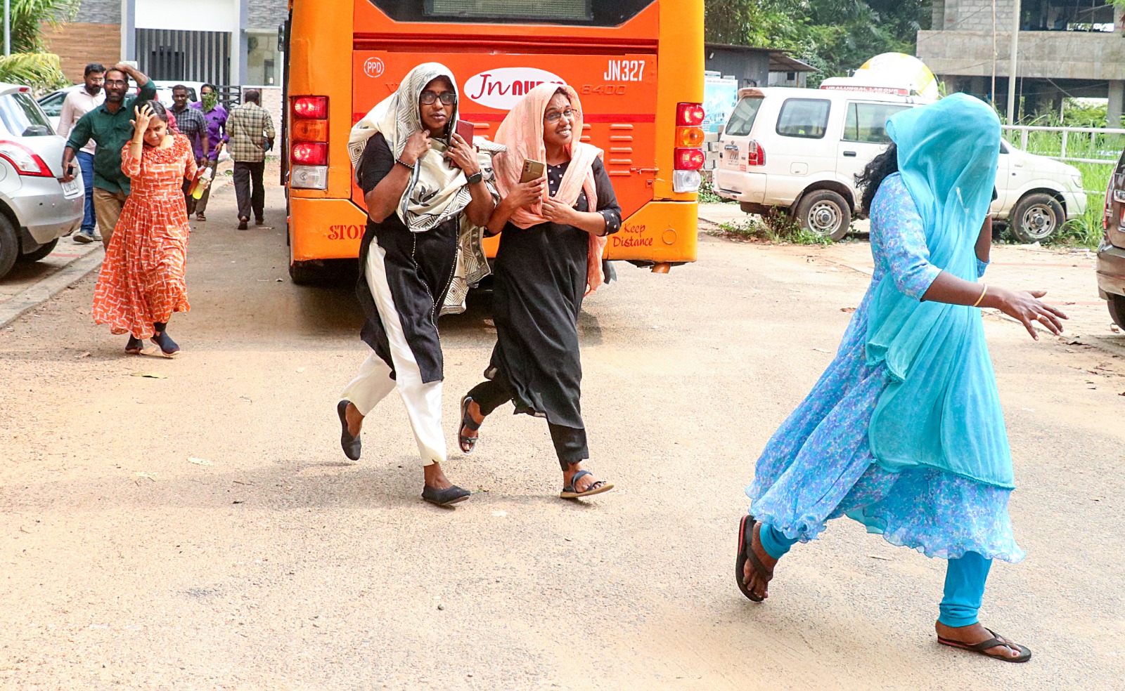 FOREST DEPARTMENT തേനീച്ച കുത്തേറ്റാൽ വനം വകുപ്പ് തേനീച്ചക്കൂട്