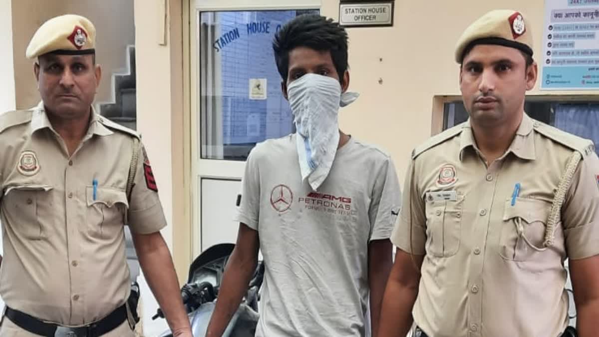 शातिर स्नैचर को साउथ दिल्ली की कोटला मुबारकपुर थाना पुलिस ने गिरफ्तार किया