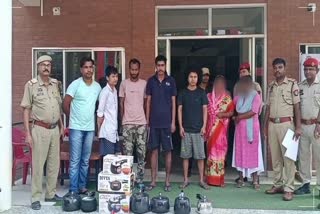 7 arrested for purchasing stolen items