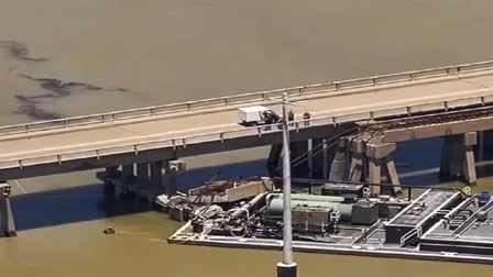 barge hits bridge in US