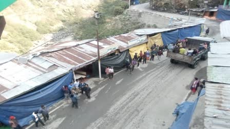 Traders protest in Gangnani