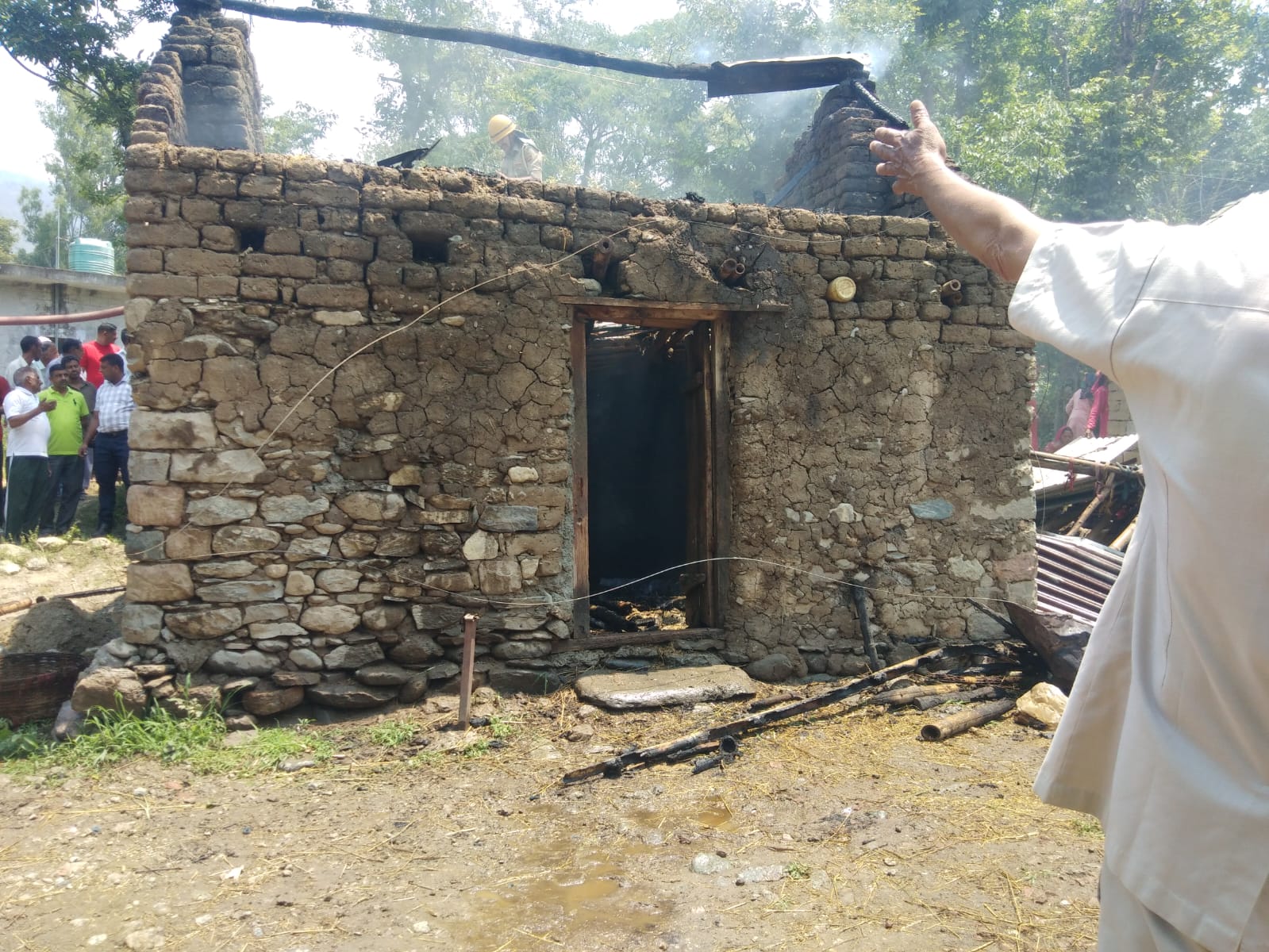 Mandi fire breaks out in cow shed