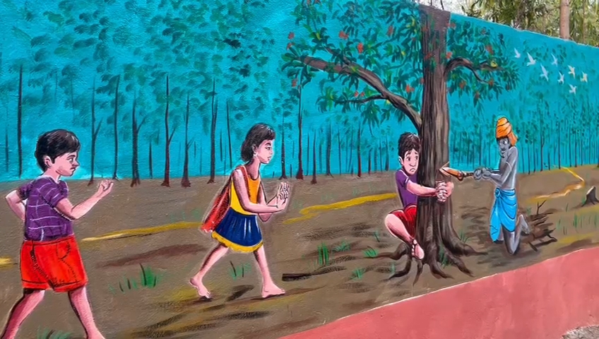 Latehar Forest Department making people aware of forest conservation through wall painting