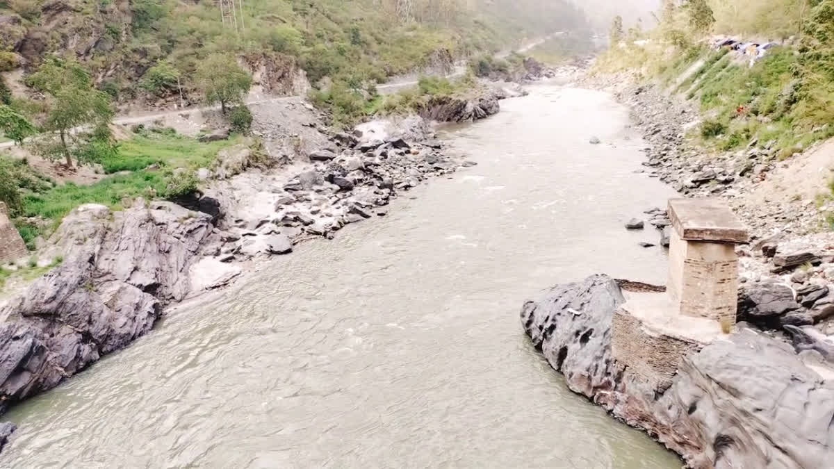हिमाचल प्रदेश में सतलुज नदी