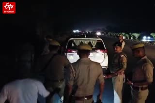 शव मिलने की सूचना पर पहुंची पुलिस.