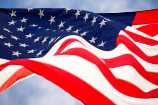 Moody cuts down US credit rating