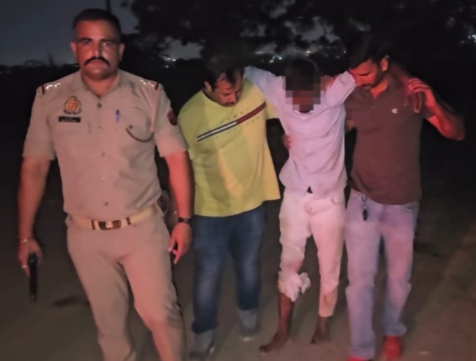 पुलिस की आत्मरक्षार्थ कार्रवाई में बदमाश के पैर में लगी गोली